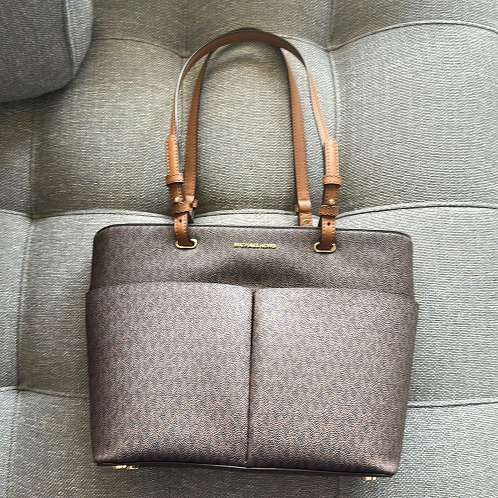 Michael Kors Pocket Tote - Picture 4 of 9